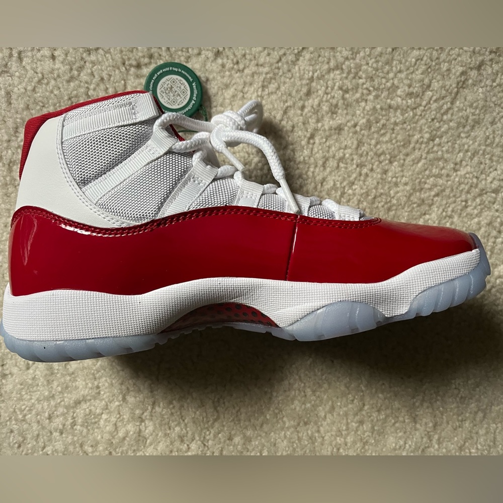 Air Jordan Cherry 11 Retro Size 7.5